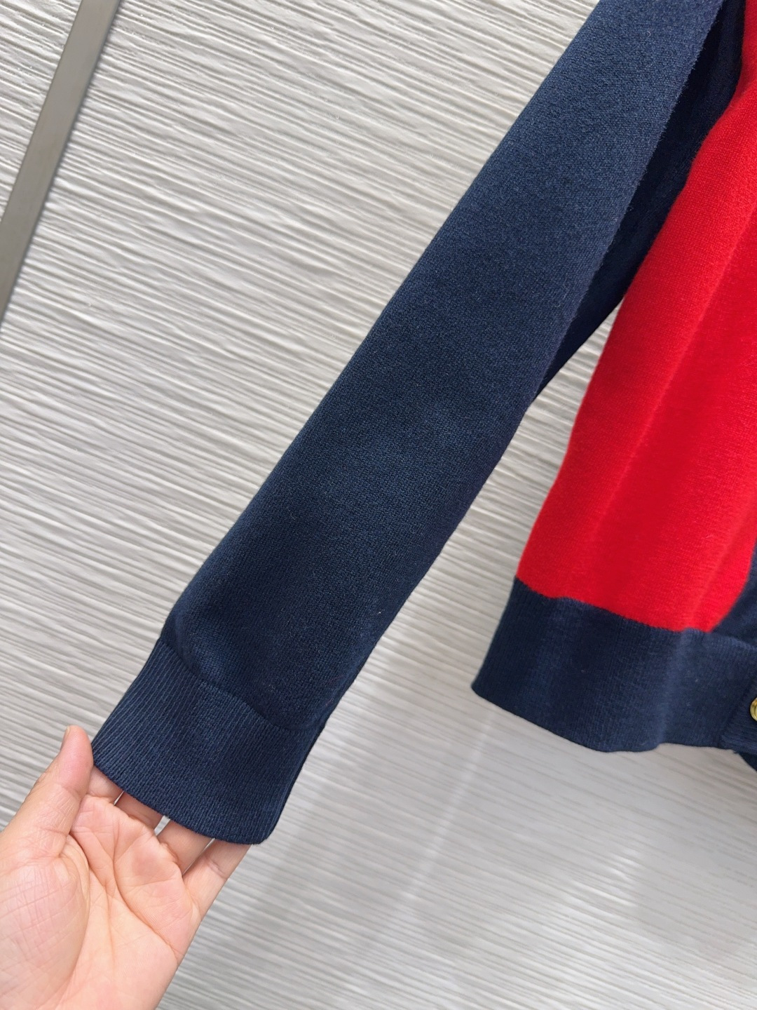 🛍️Gucc*👑2025FW新品 经典开衫毛衣 100%羊毛 质感细腻软糯。经典减龄单品！版型不挑人上身