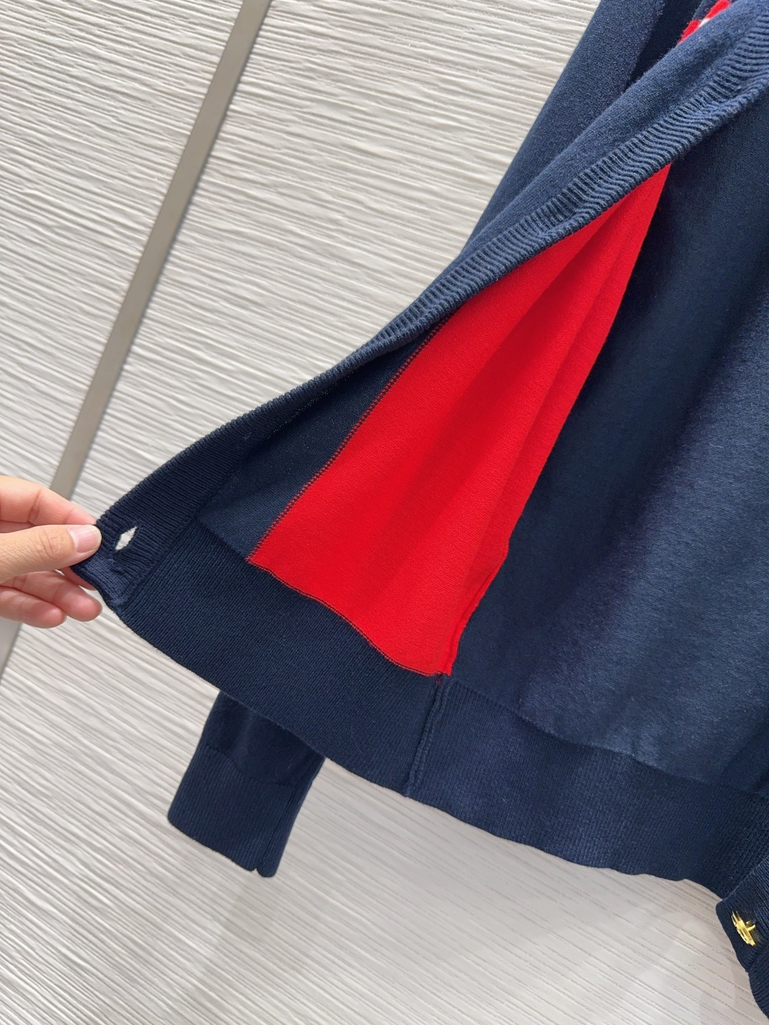 🛍️Gucc*👑2025FW新品 经典开衫毛衣 100%羊毛 质感细腻软糯。经典减龄单品！版型不挑人上身