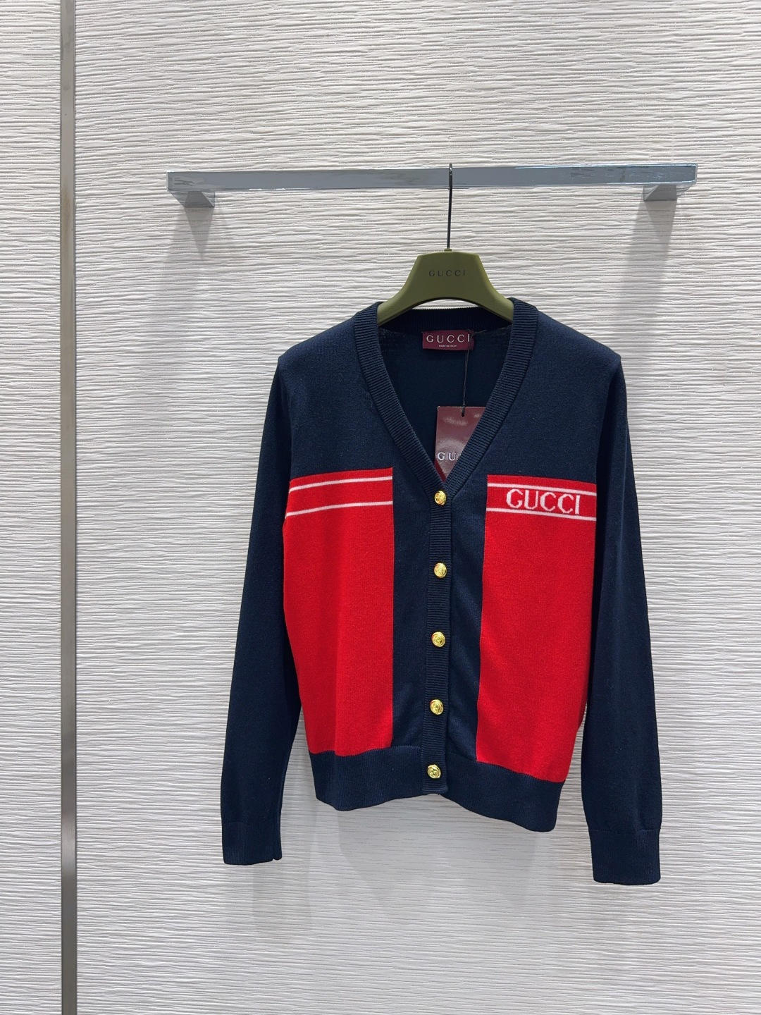 🛍️Gucc*👑2025FW新品 经典开衫毛衣 100%羊毛 质感细腻软糯。经典减龄单品！版型不挑人上身