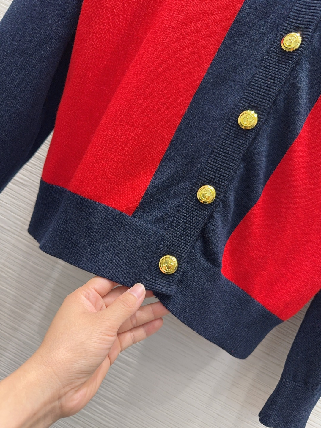 🛍️Gucc*👑2025FW新品 经典开衫毛衣 100%羊毛 质感细腻软糯。经典减龄单品！版型不挑人上身