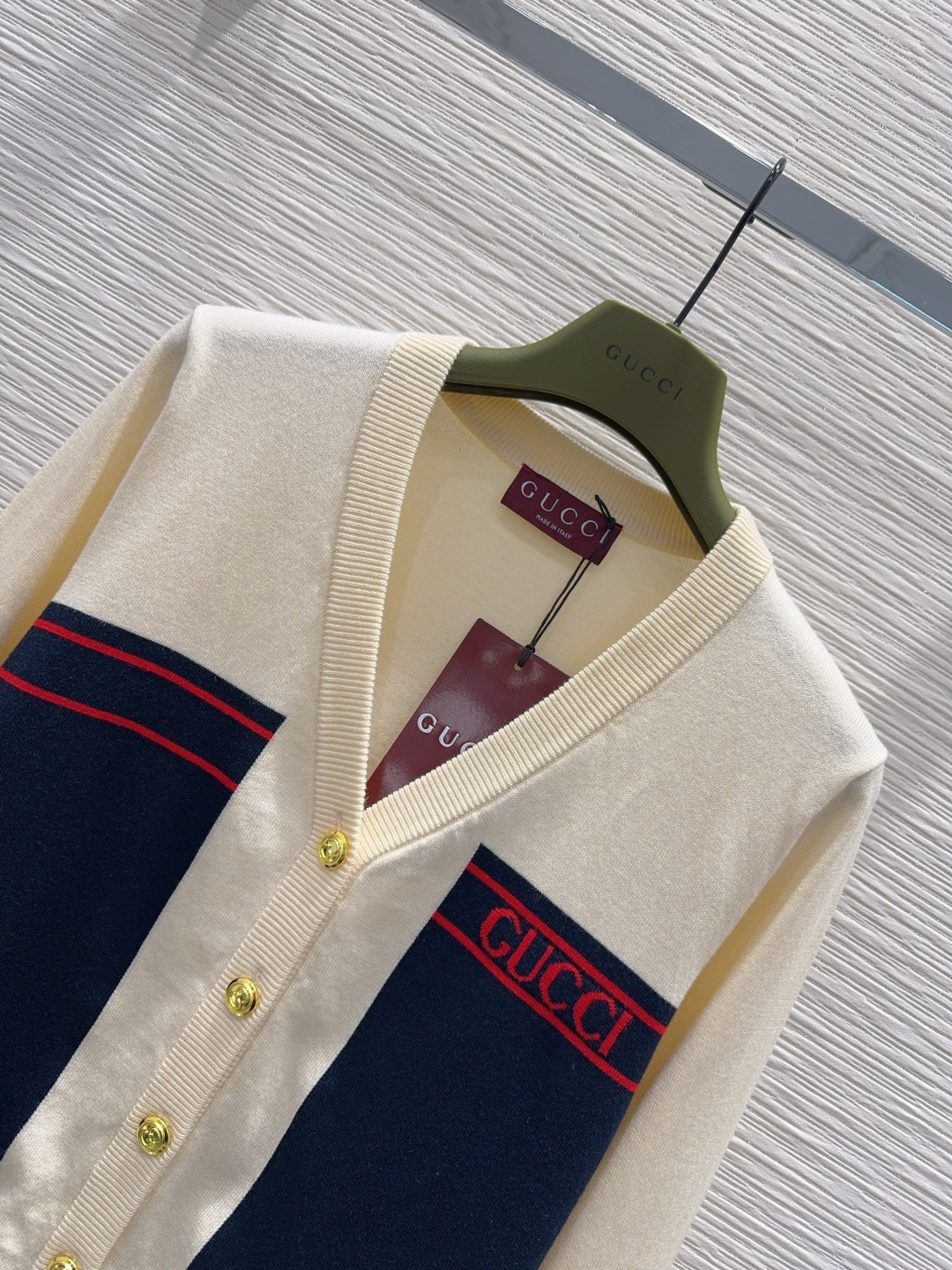 🛍️Gucc*👑2025FW新品 经典开衫毛衣 100%羊毛 质感细腻软糯。经典减龄单品！版型不挑人上身