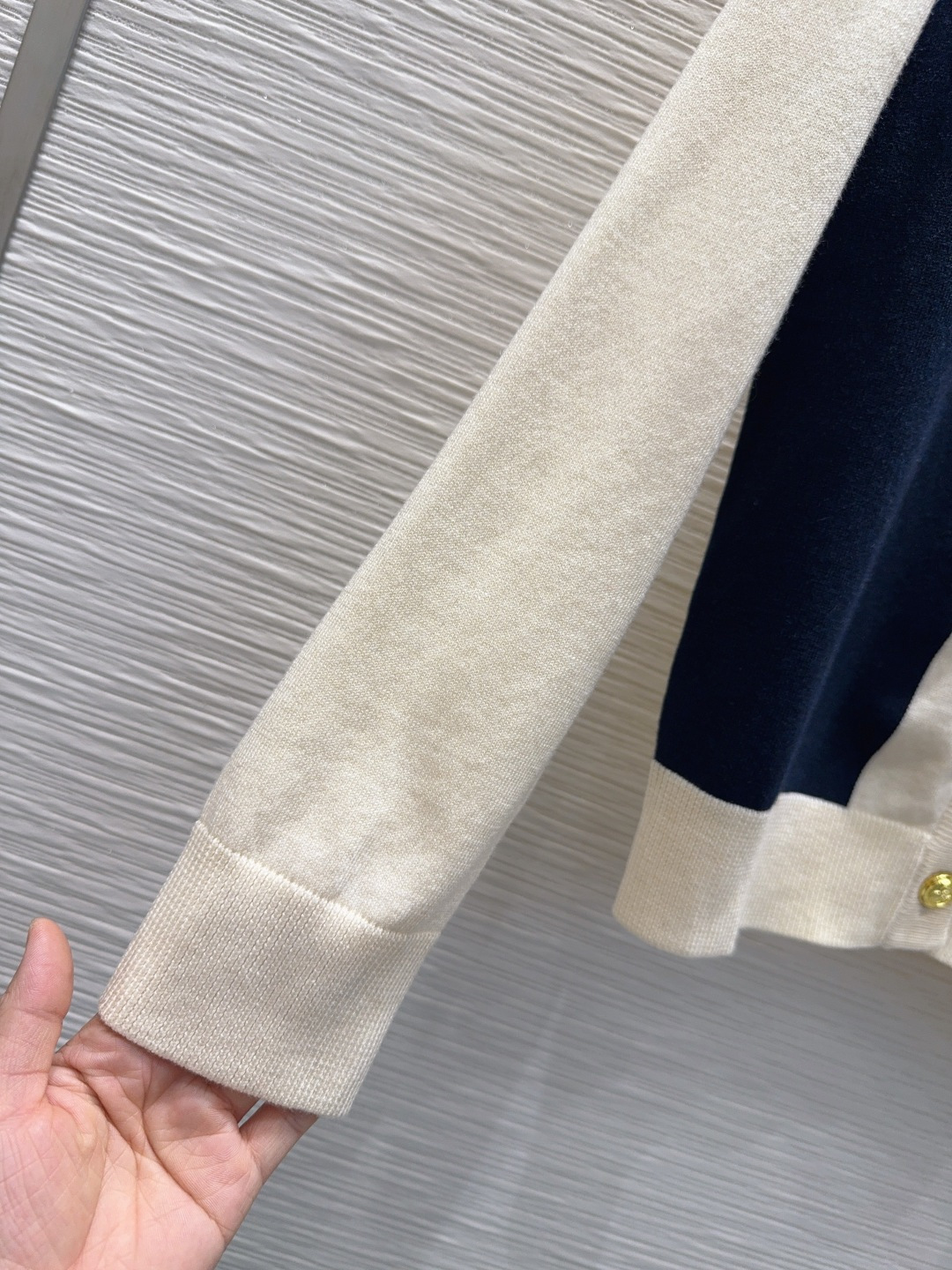 🛍️Gucc*👑2025FW新品 经典开衫毛衣 100%羊毛 质感细腻软糯。经典减龄单品！版型不挑人上身