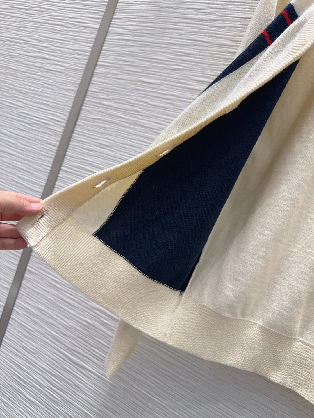 🛍️Gucc*👑2025FW新品 经典开衫毛衣 100%羊毛 质感细腻软糯。经典减龄单品！版型不挑人上身