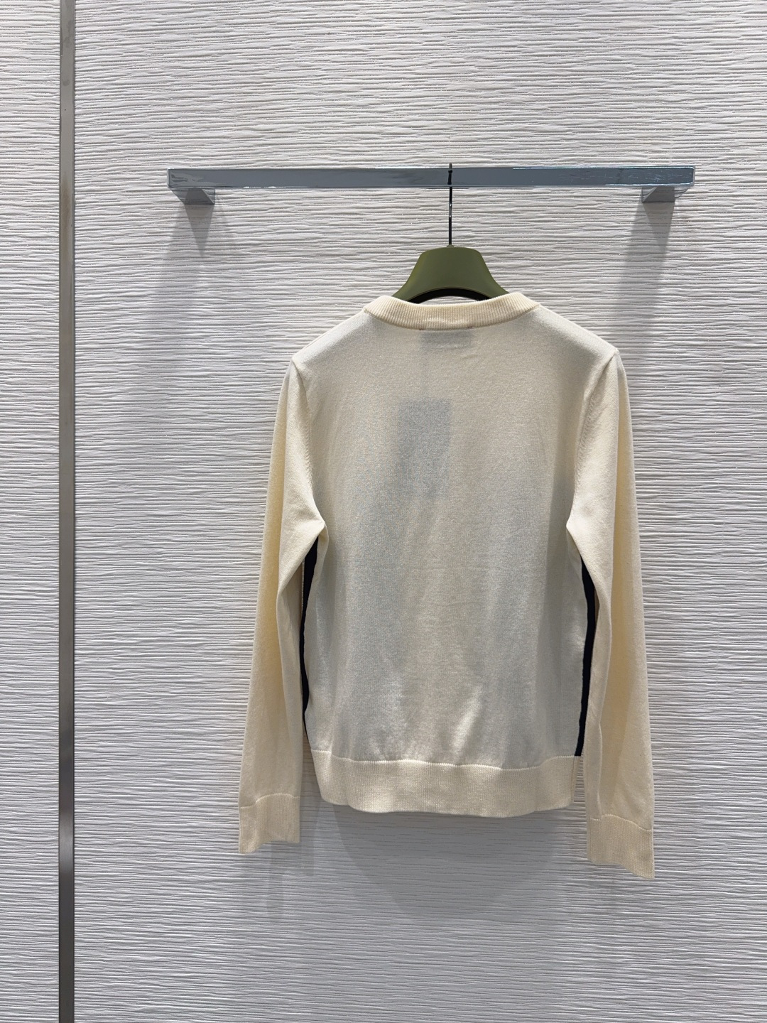 🛍️Gucc*👑2025FW新品 经典开衫毛衣 100%羊毛 质感细腻软糯。经典减龄单品！版型不挑人上身