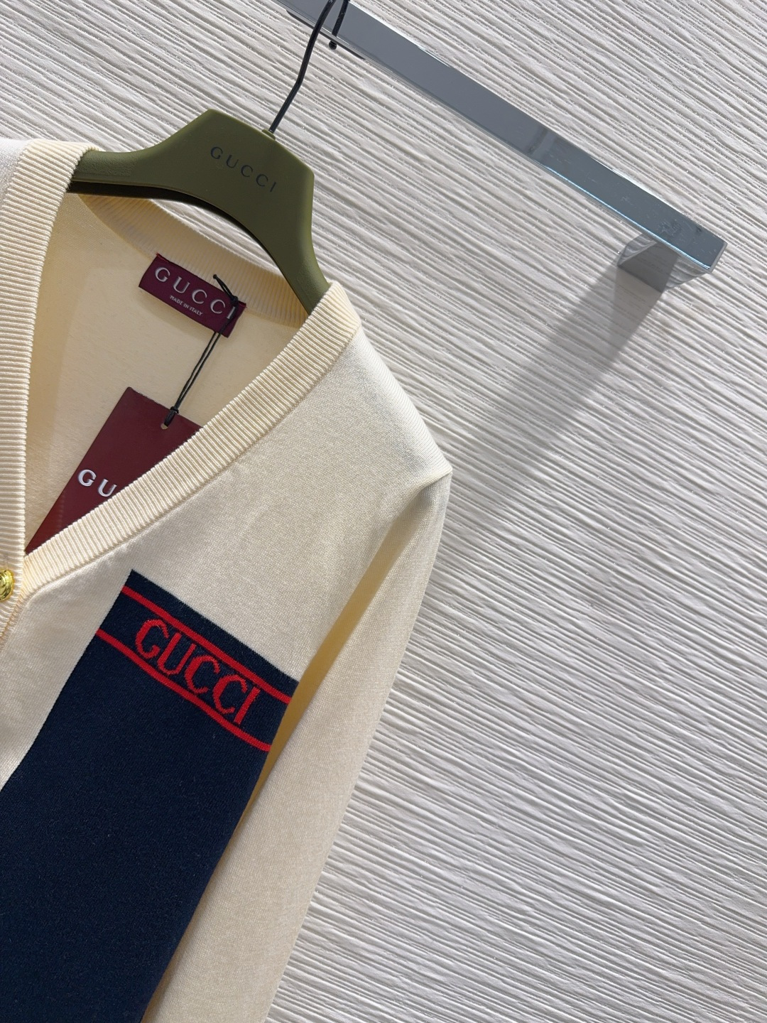 🛍️Gucc*👑2025FW新品 经典开衫毛衣 100%羊毛 质感细腻软糯。经典减龄单品！版型不挑人上身