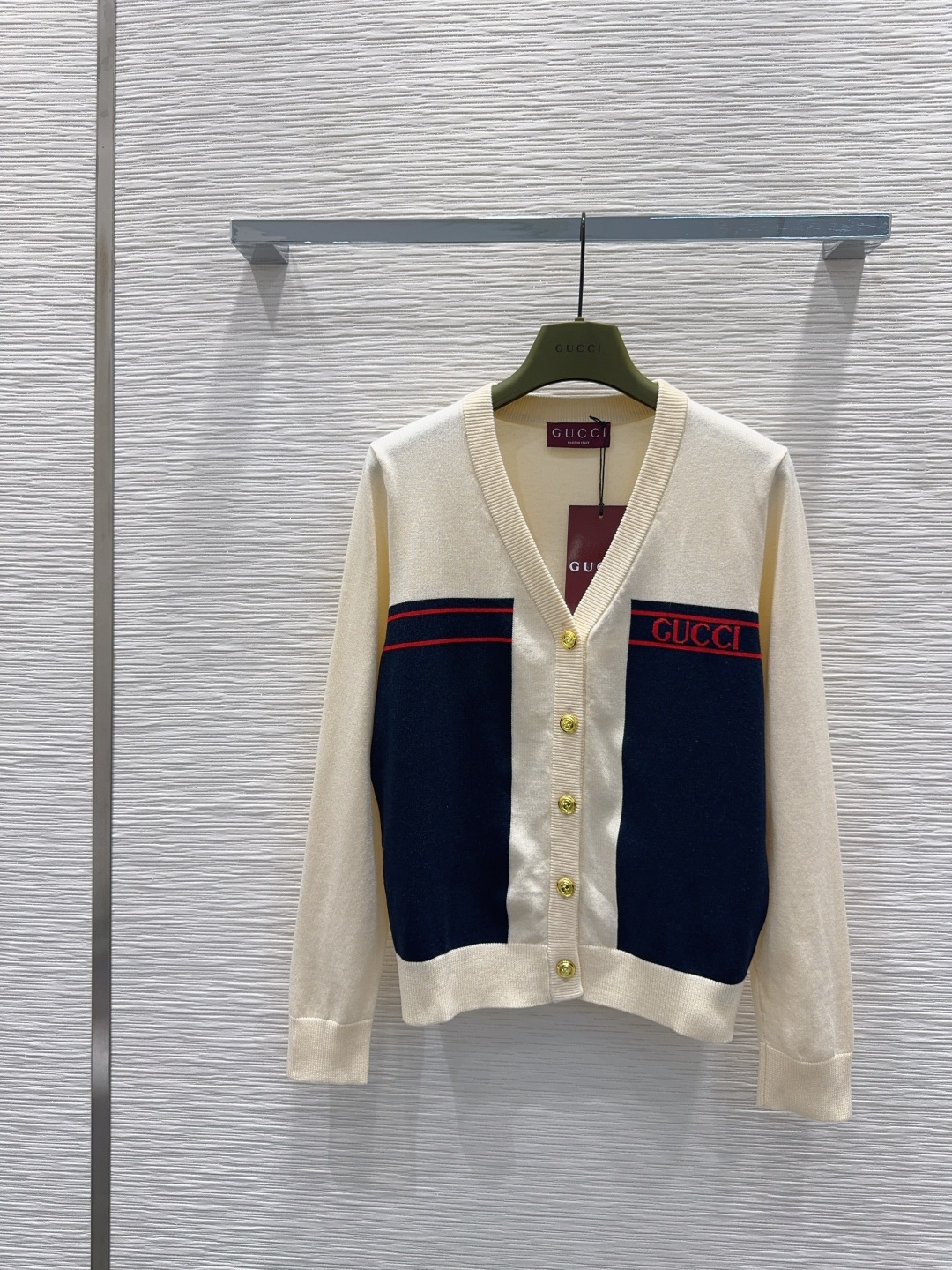 🛍️Gucc*👑2025FW新品 经典开衫毛衣 100%羊毛 质感细腻软糯。经典减龄单品！版型不挑人上身