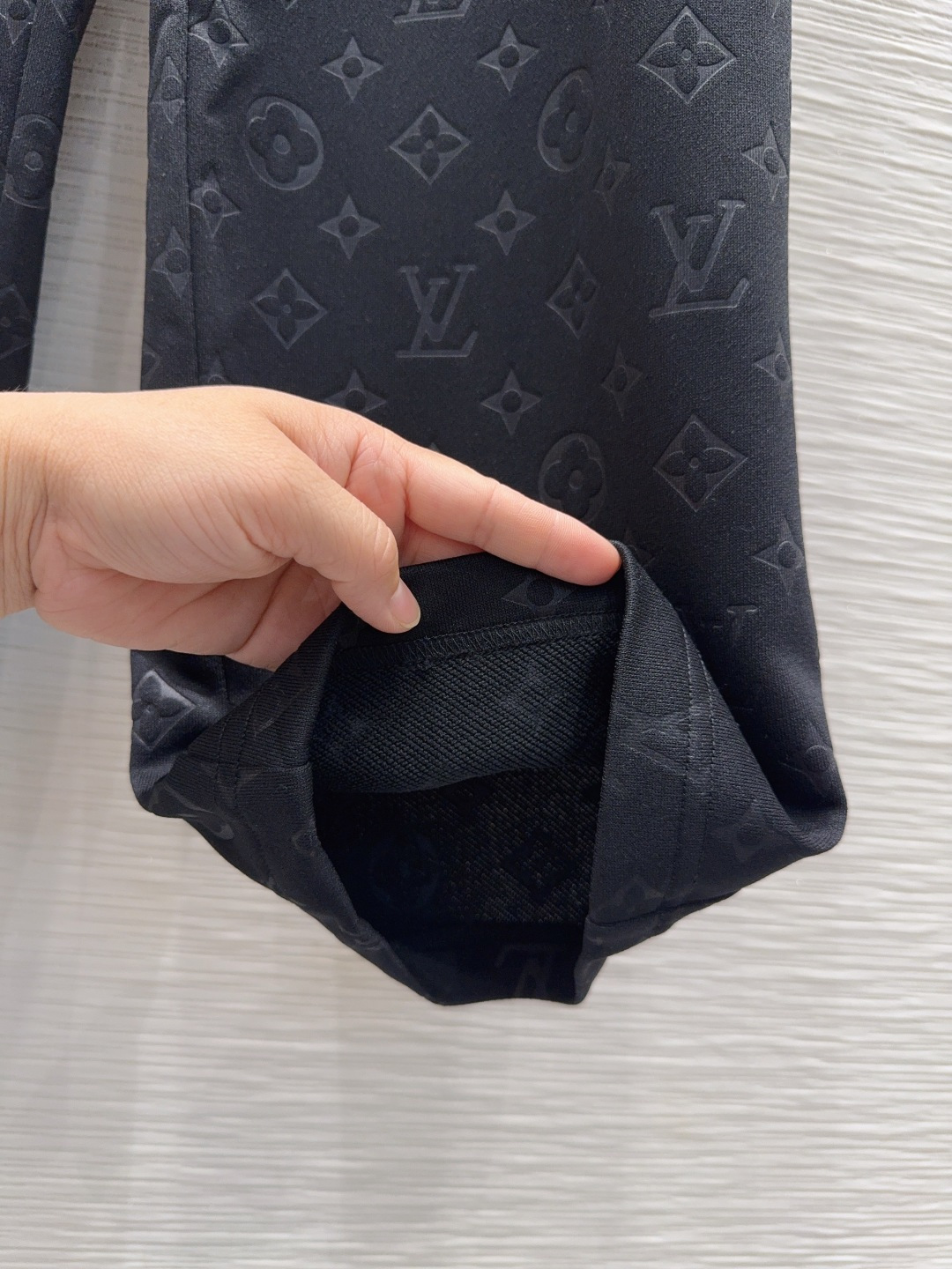 🛍️Louis Vuitto*👑2025FW新款长裤 不挑剔身形要求 上身特别赞！搭配的风格也很通吃 精