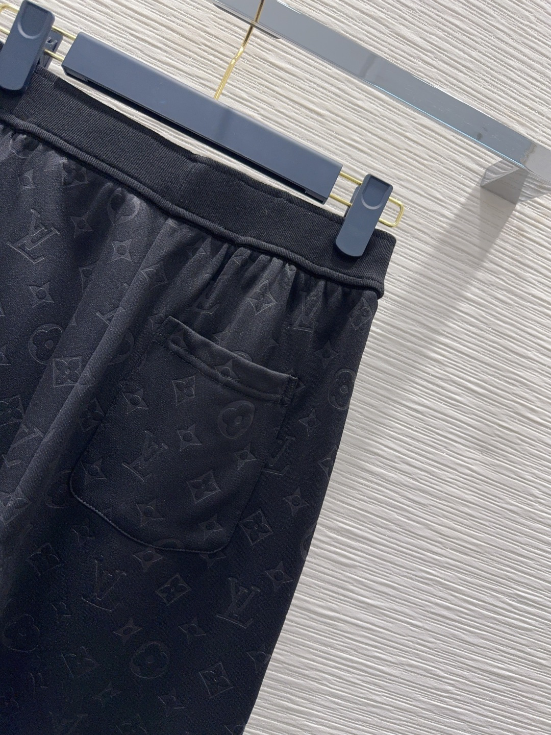 🛍️Louis Vuitto*👑2025FW新款长裤 不挑剔身形要求 上身特别赞！搭配的风格也很通吃 精