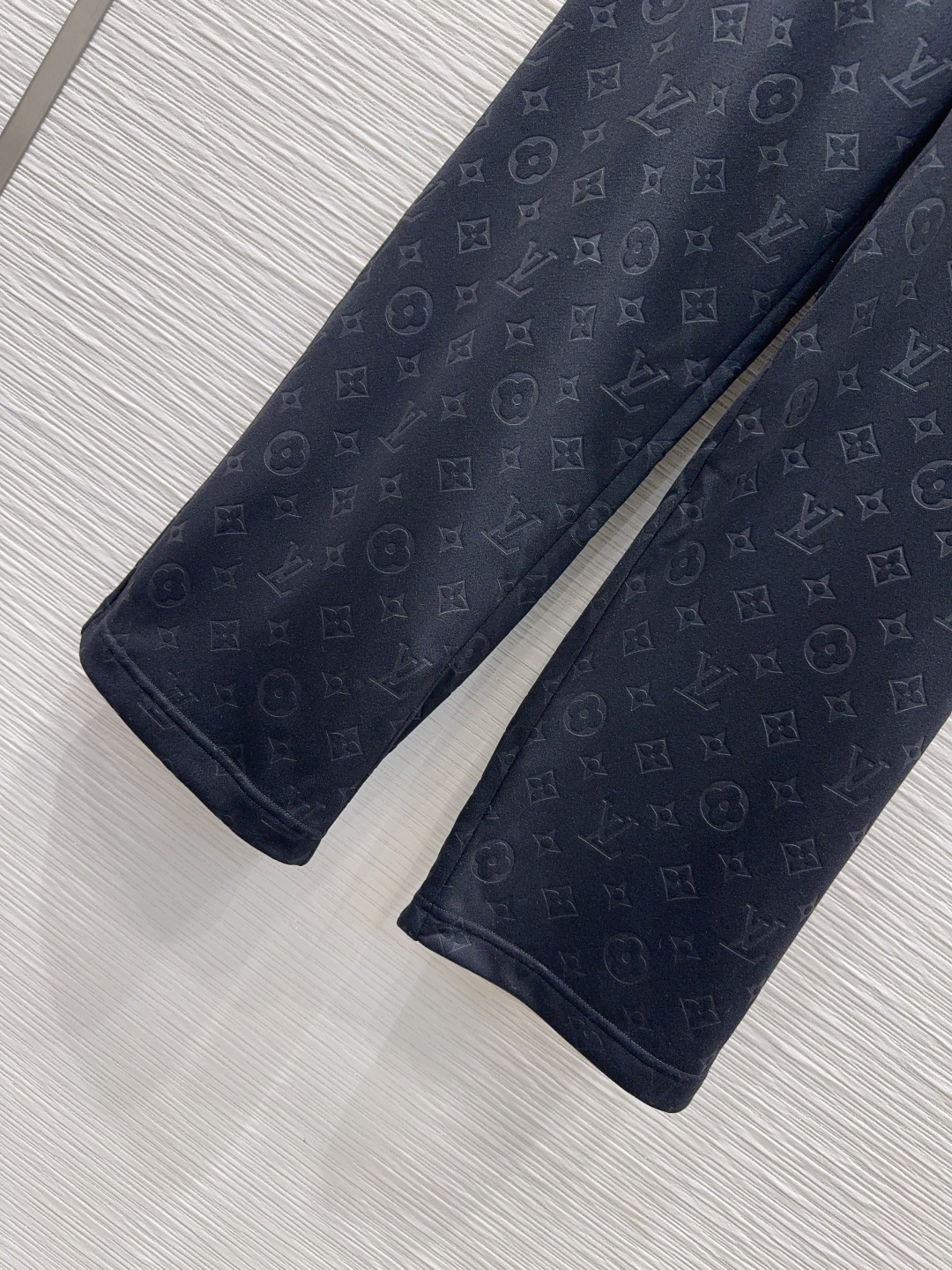 🛍️Louis Vuitto*👑2025FW新款长裤 不挑剔身形要求 上身特别赞！搭配的风格也很通吃 精