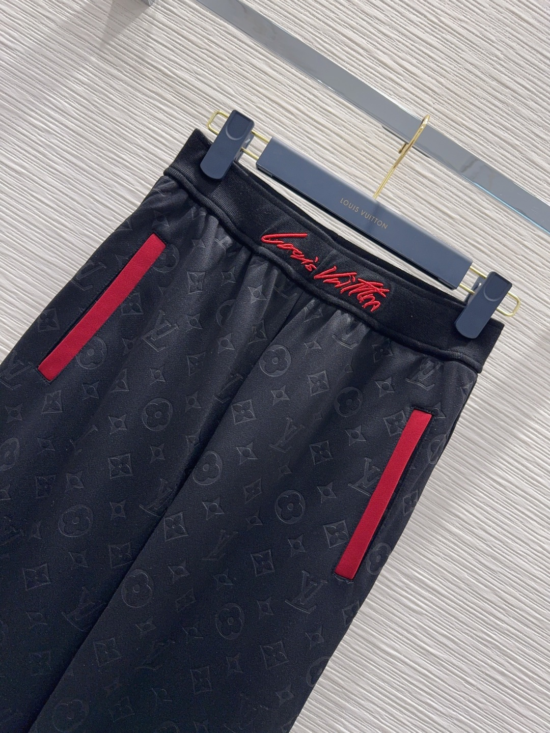 🛍️Louis Vuitto*👑2025FW新款长裤 不挑剔身形要求 上身特别赞！搭配的风格也很通吃 精