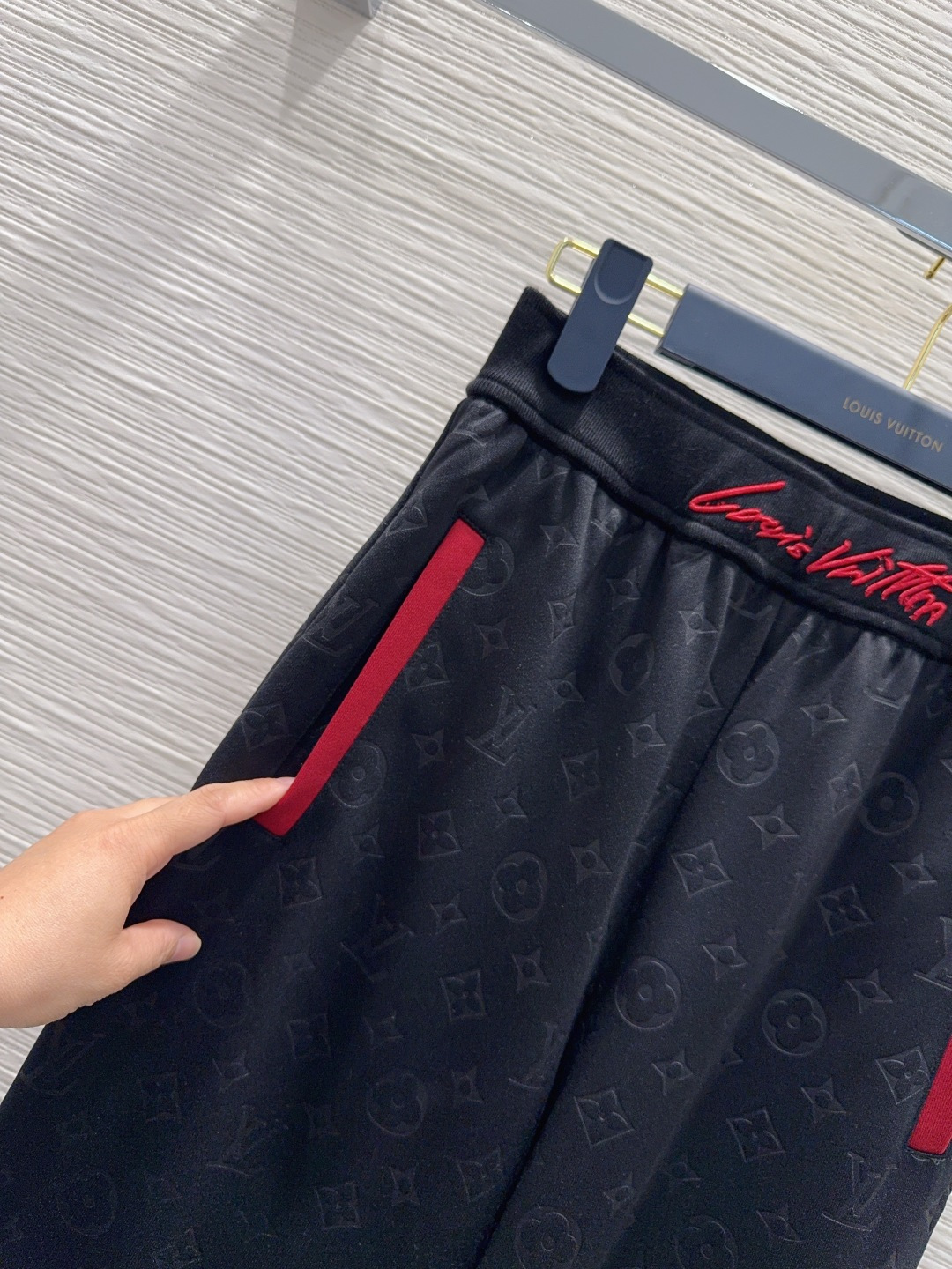 🛍️Louis Vuitto*👑2025FW新款长裤 不挑剔身形要求 上身特别赞！搭配的风格也很通吃 精