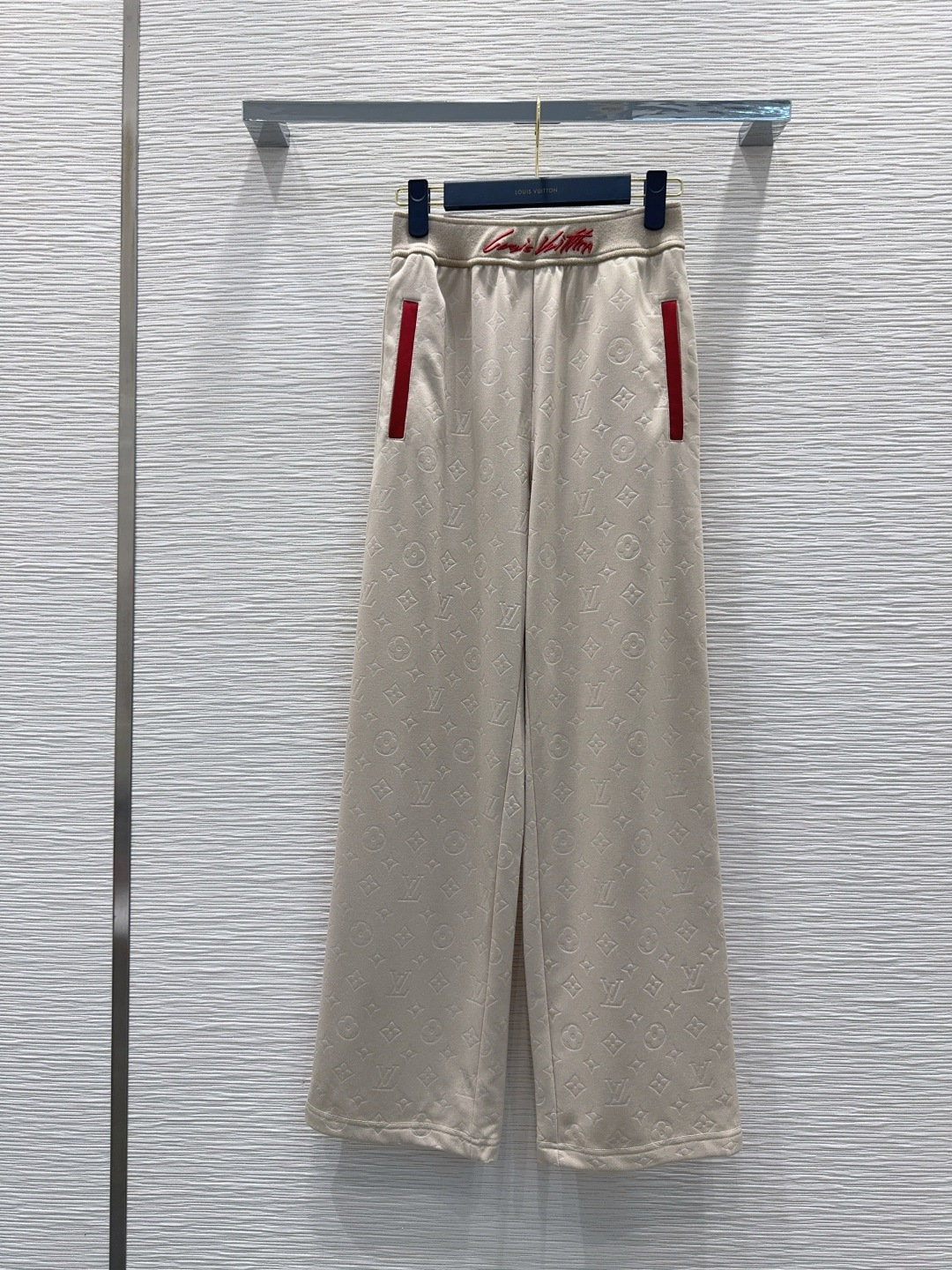 🛍️Louis Vuitto*👑2025FW新款长裤 不挑剔身形要求 上身特别赞！搭配的风格也很通吃 精