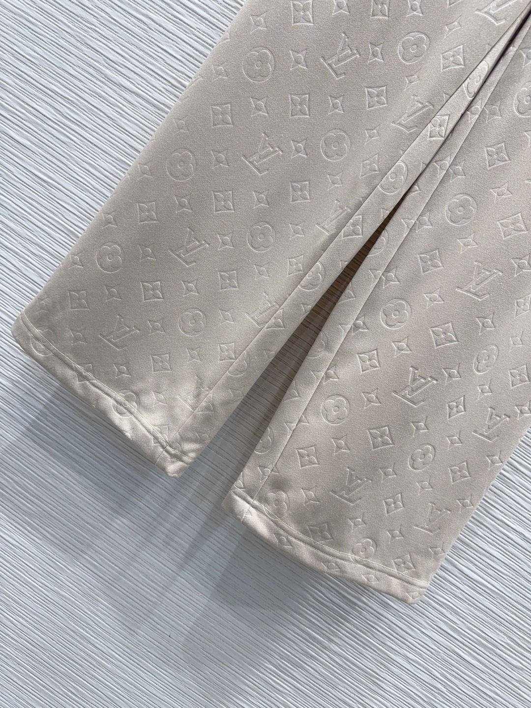 🛍️Louis Vuitto*👑2025FW新款长裤 不挑剔身形要求 上身特别赞！搭配的风格也很通吃 精