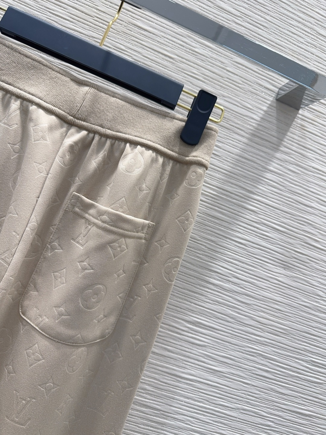 🛍️Louis Vuitto*👑2025FW新款长裤 不挑剔身形要求 上身特别赞！搭配的风格也很通吃 精