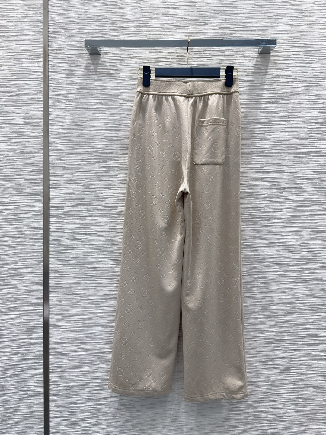 🛍️Louis Vuitto*👑2025FW新款长裤 不挑剔身形要求 上身特别赞！搭配的风格也很通吃 精