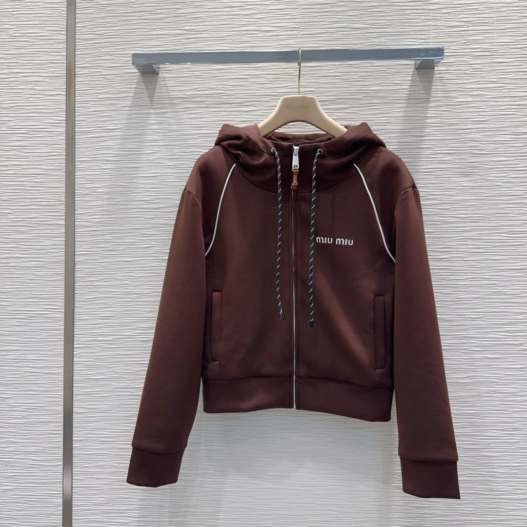 🛍️Miu Mi*👑2025FW套装 太空棉面料 舒适度极强 没有理由可以拒绝它。可A可飒的风格，日常通