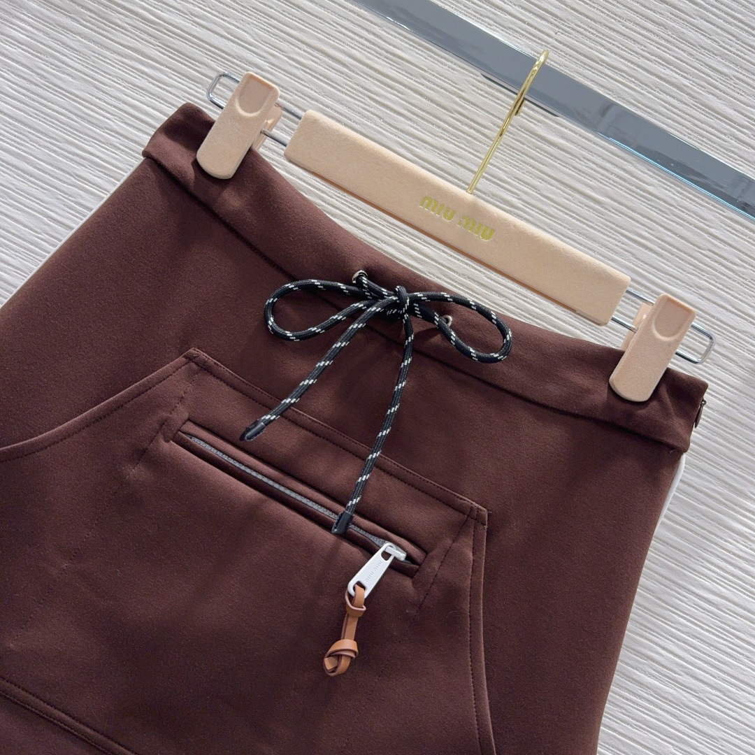 🛍️Miu Mi*👑2025FW套装 太空棉面料 舒适度极强 没有理由可以拒绝它。可A可飒的风格，日常通