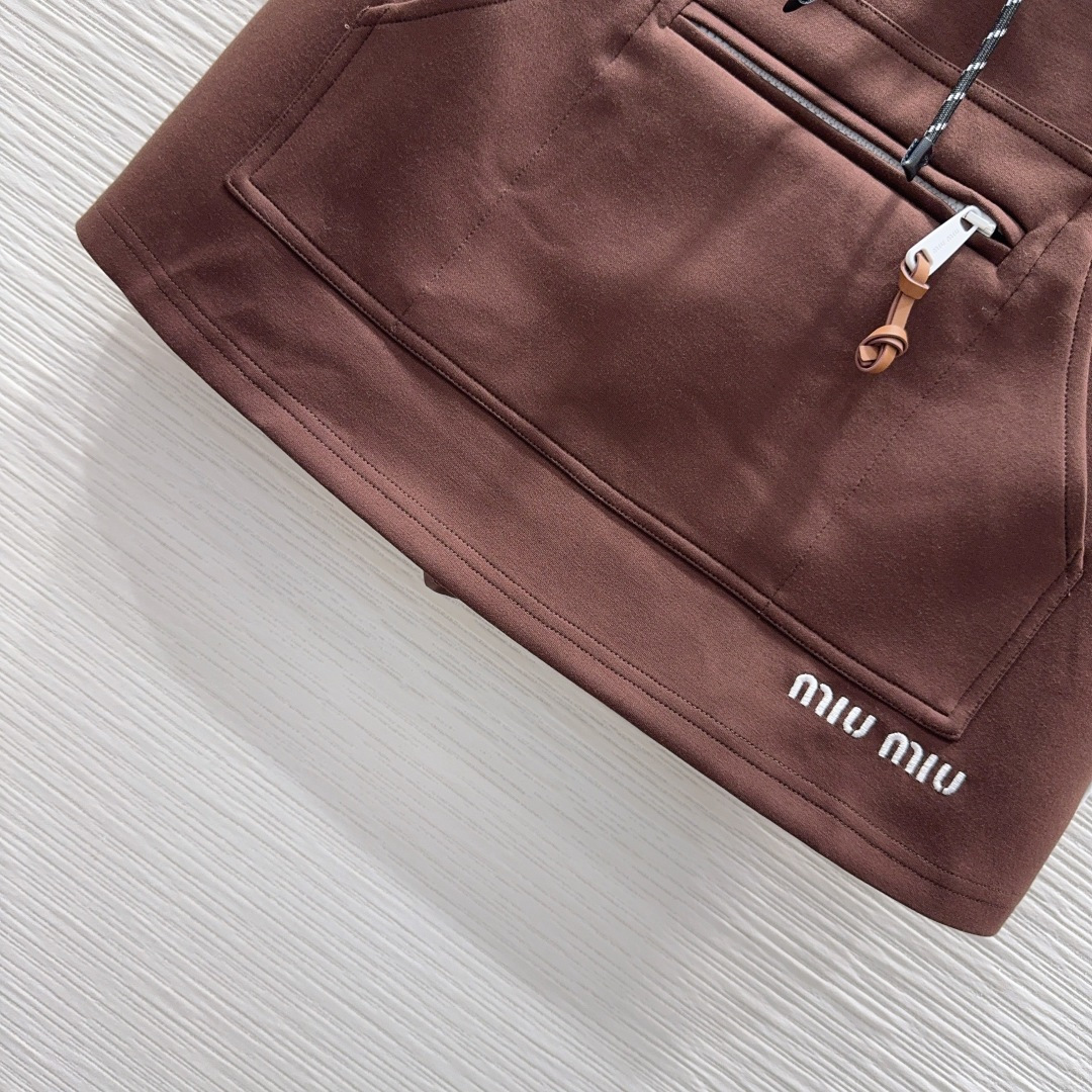 🛍️Miu Mi*👑2025FW套装 太空棉面料 舒适度极强 没有理由可以拒绝它。可A可飒的风格，日常通