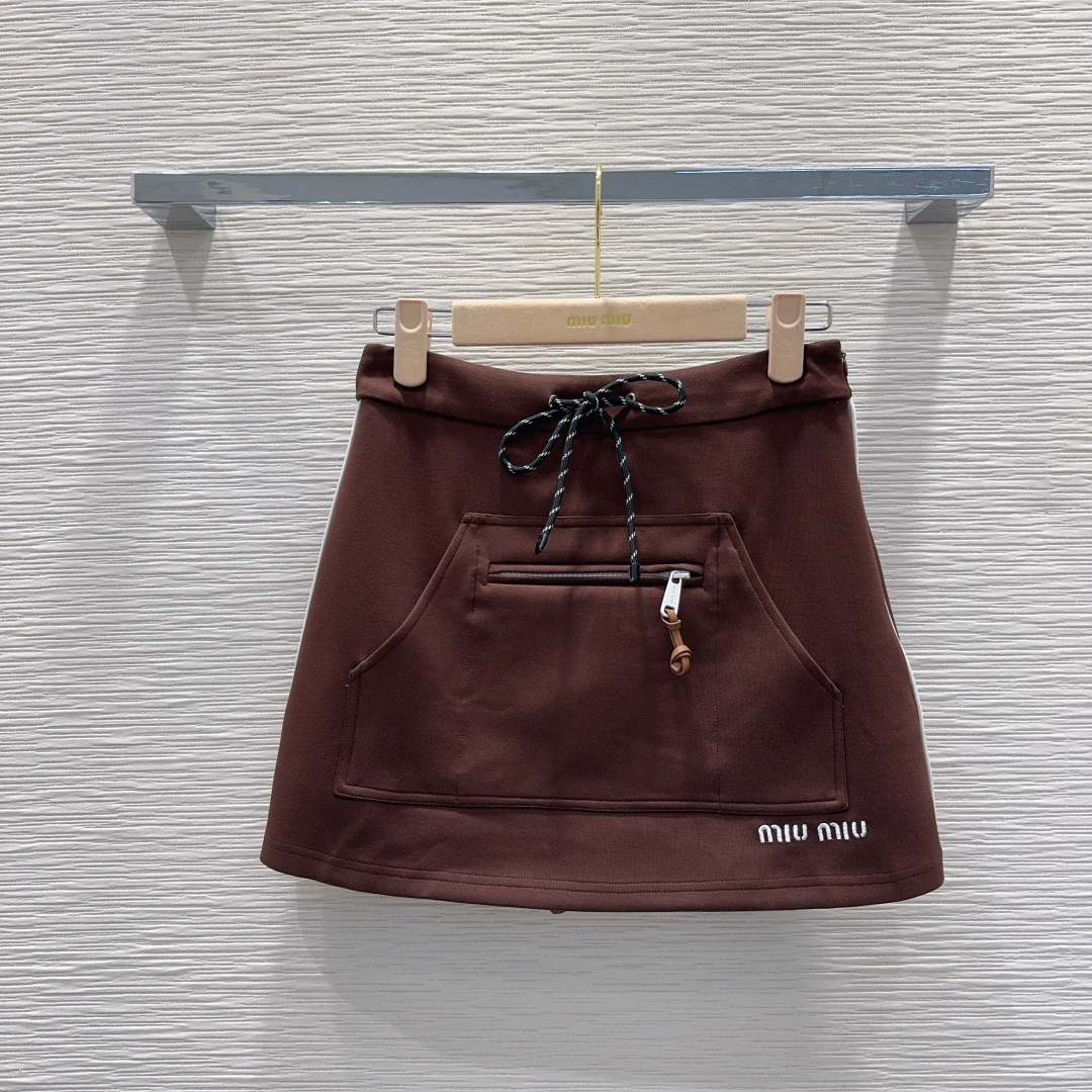 🛍️Miu Mi*👑2025FW套装 太空棉面料 舒适度极强 没有理由可以拒绝它。可A可飒的风格，日常通