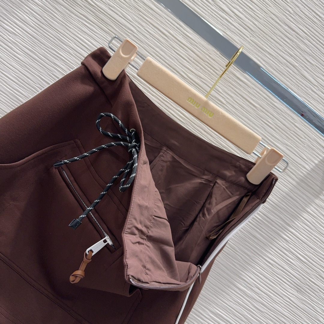 🛍️Miu Mi*👑2025FW套装 太空棉面料 舒适度极强 没有理由可以拒绝它。可A可飒的风格，日常通