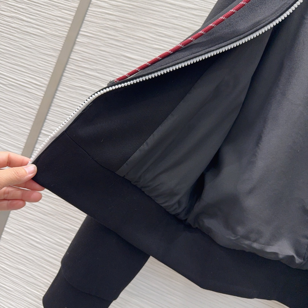 🛍️Miu Mi*👑2025FW套装 太空棉面料 舒适度极强 没有理由可以拒绝它。可A可飒的风格，日常通