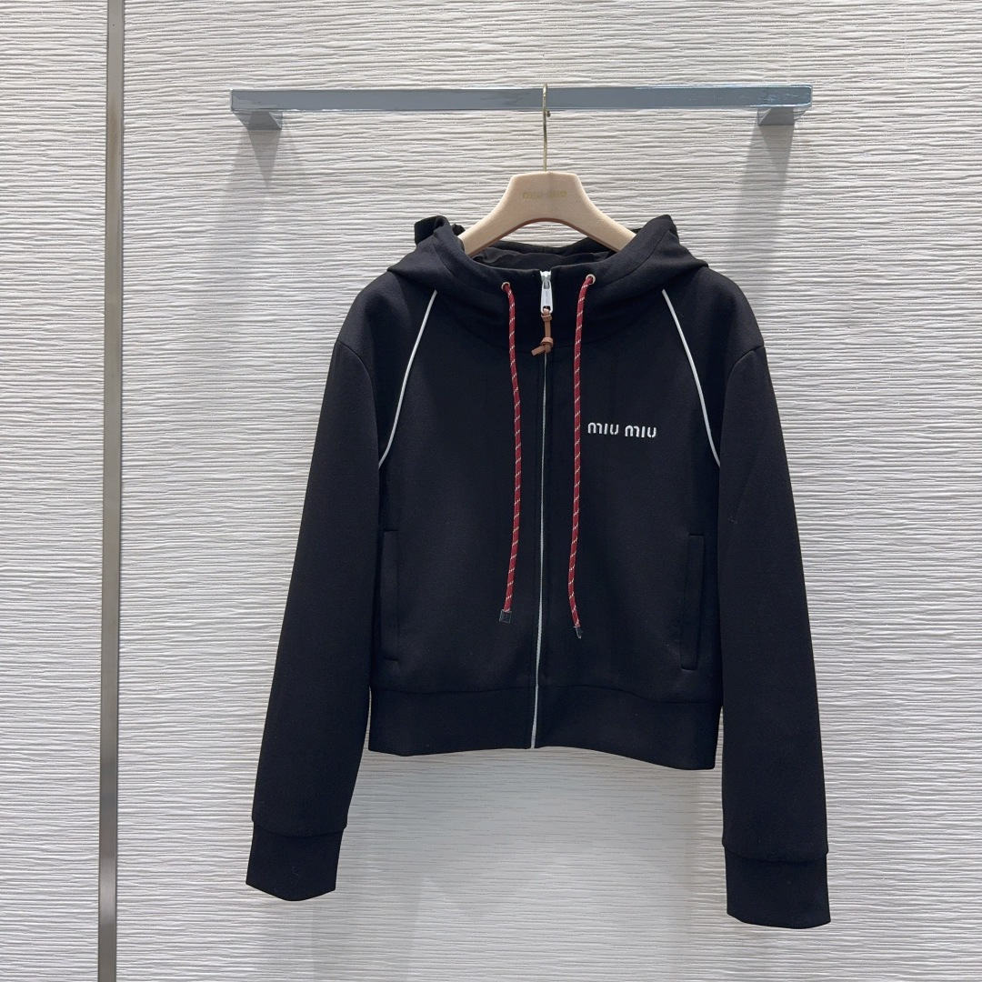 🛍️Miu Mi*👑2025FW套装 太空棉面料 舒适度极强 没有理由可以拒绝它。可A可飒的风格，日常通