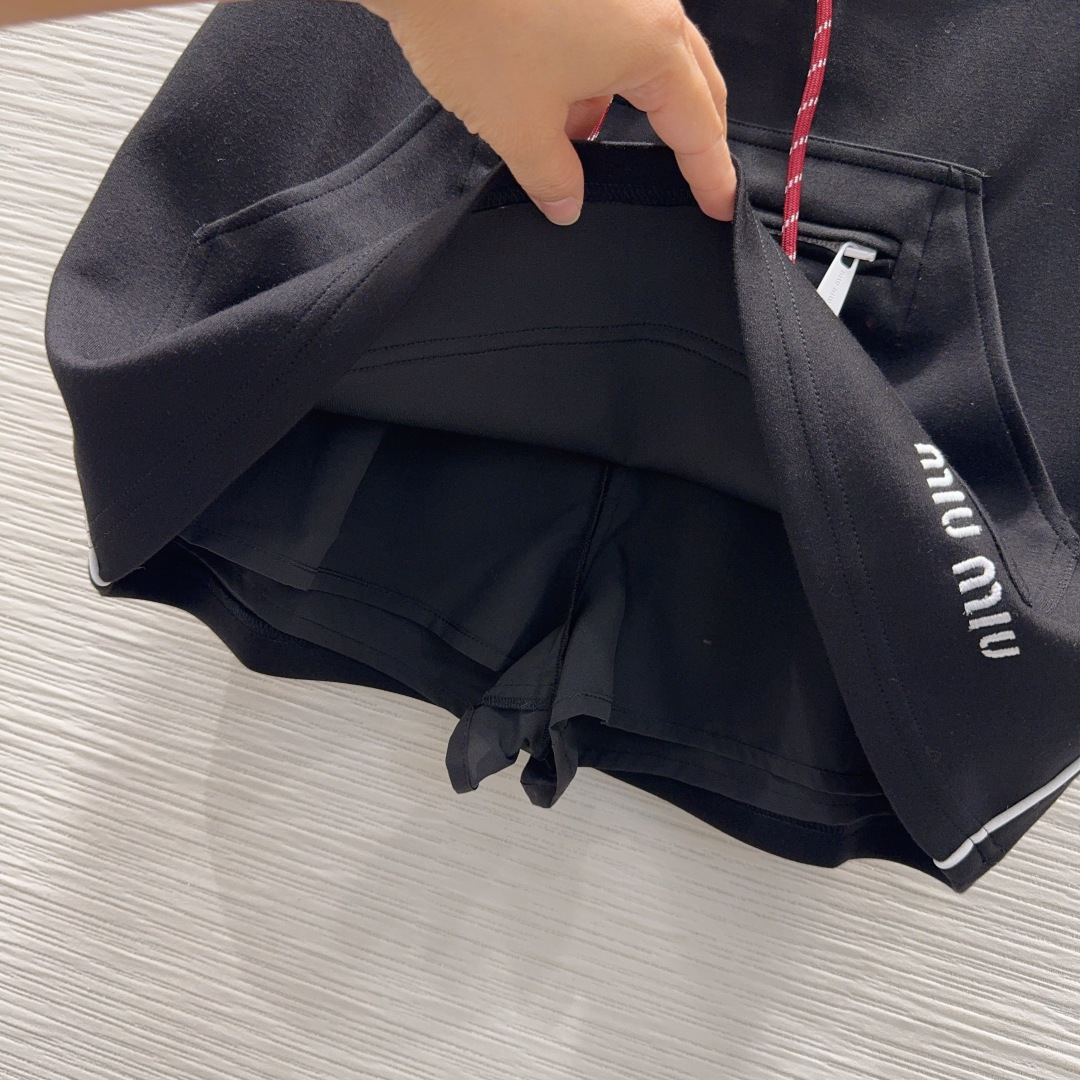 🛍️Miu Mi*👑2025FW套装 太空棉面料 舒适度极强 没有理由可以拒绝它。可A可飒的风格，日常通