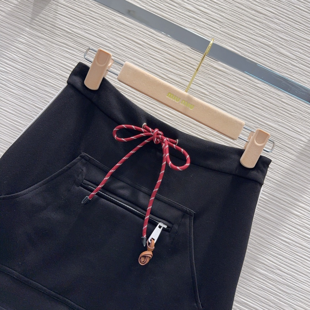 🛍️Miu Mi*👑2025FW套装 太空棉面料 舒适度极强 没有理由可以拒绝它。可A可飒的风格，日常通