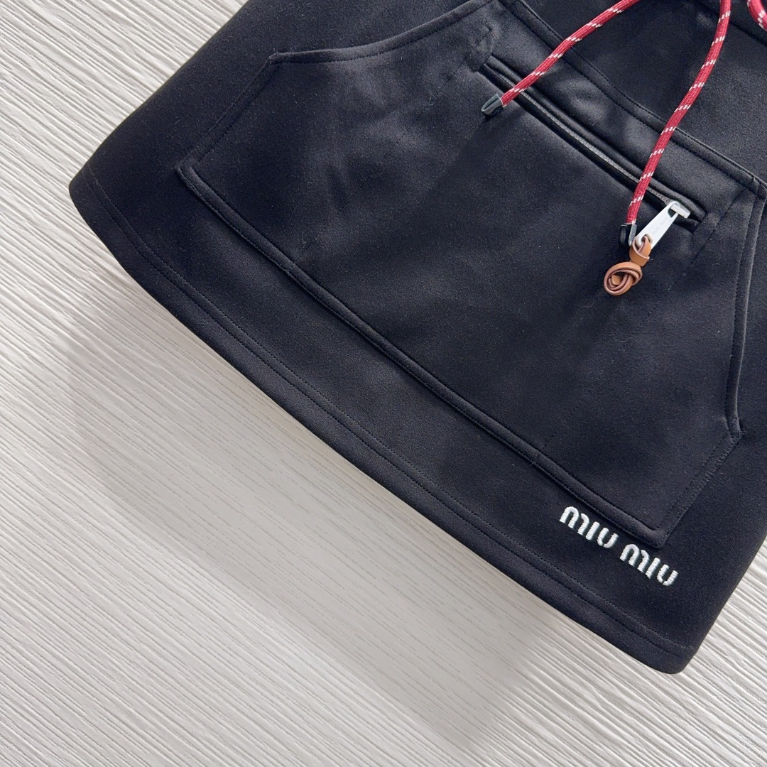 🛍️Miu Mi*👑2025FW套装 太空棉面料 舒适度极强 没有理由可以拒绝它。可A可飒的风格，日常通