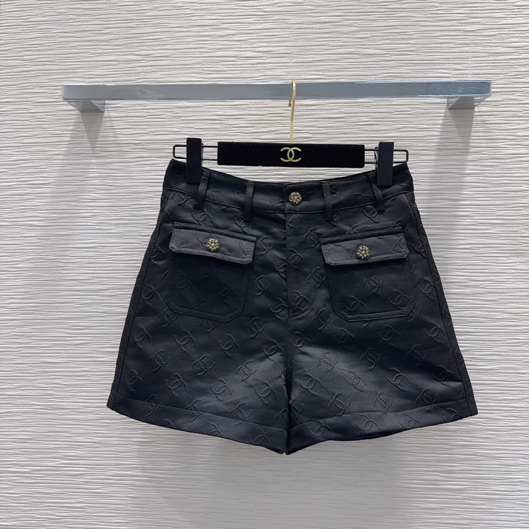 🛍️ Chane* 👑 2025FW新款小香风法式 系列出品 经典造型 一眼就爱上了，版型设计都很有名媛