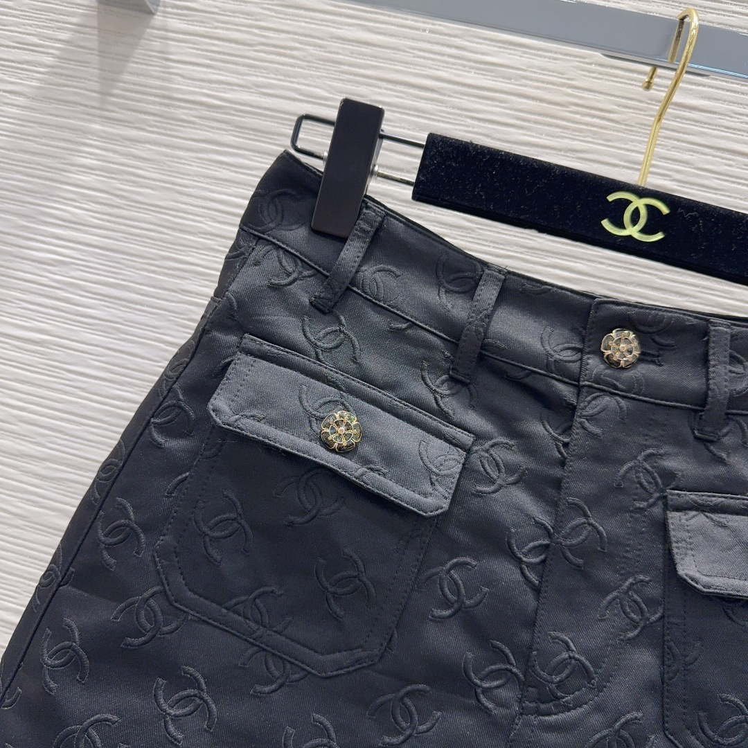 🛍️ Chane* 👑 2025FW新款小香风法式 系列出品 经典造型 一眼就爱上了，版型设计都很有名媛