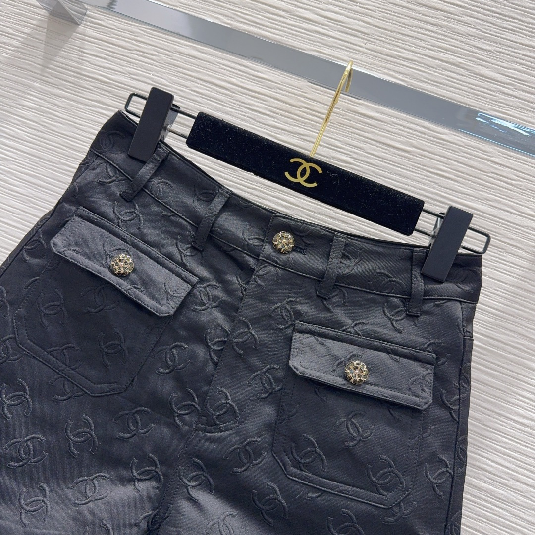 🛍️ Chane* 👑 2025FW新款小香风法式 系列出品 经典造型 一眼就爱上了，版型设计都很有名媛