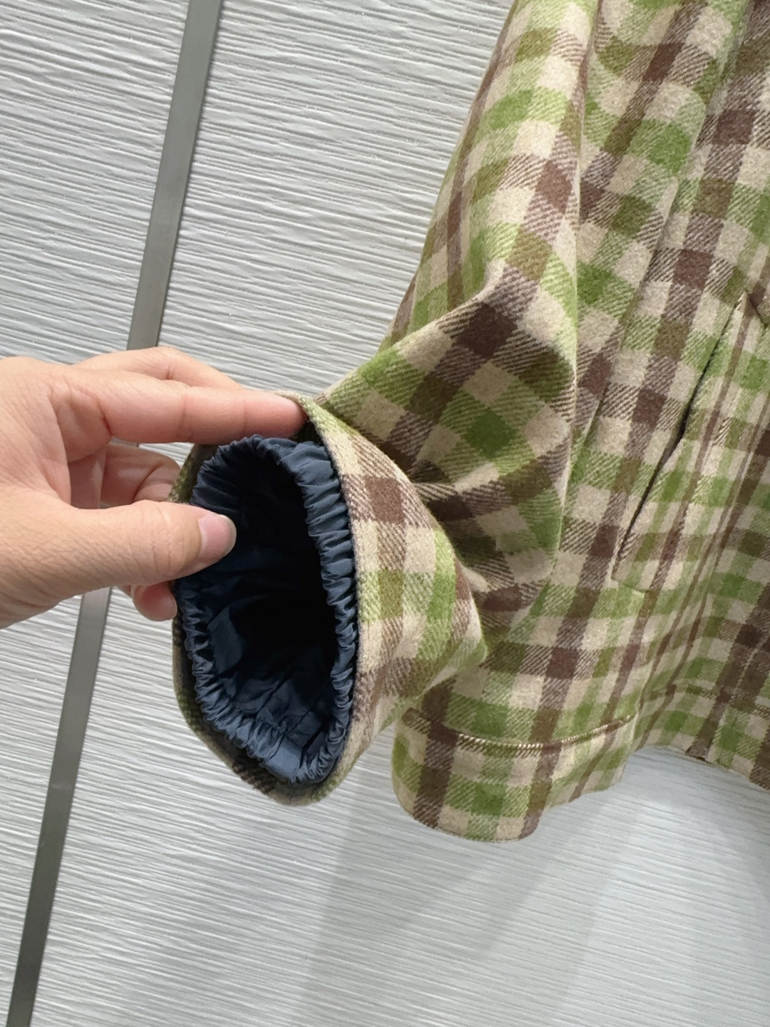 🛍️ Miu Mi* 👑2025FW新款外套 帽子可拆卸 经典格纹设计 面料柔软舒适，百搭经典款。具备标