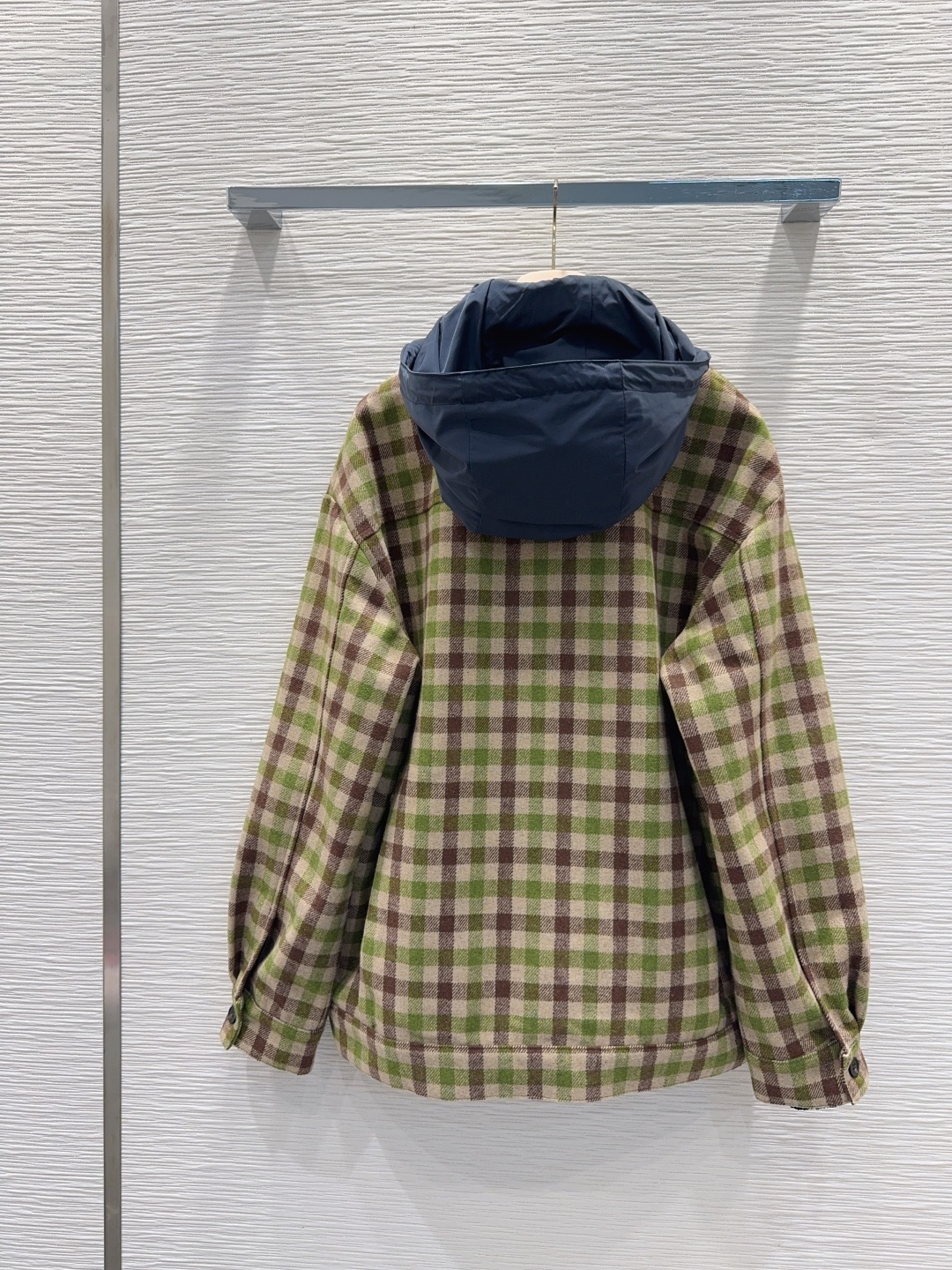 🛍️ Miu Mi* 👑2025FW新款外套 帽子可拆卸 经典格纹设计 面料柔软舒适，百搭经典款。具备标