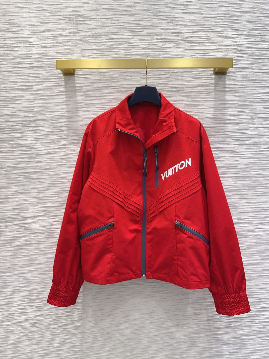 🛍️ Louis Vuitto* 👑 2025FW新款冲锋衣 时髦度爆棚 💯高级定制V家专属Logo 绝