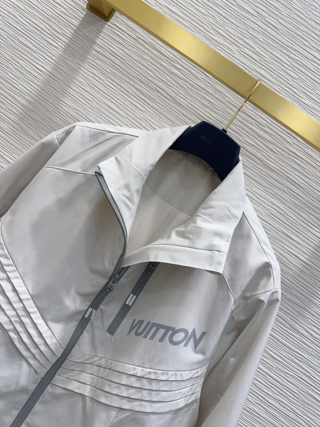 🛍️ Louis Vuitto* 👑 2025FW新款冲锋衣 时髦度爆棚 💯高级定制V家专属Logo 绝