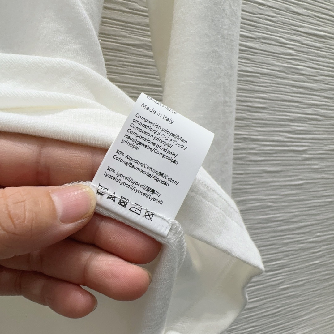 🛍️Loe w*e👑2025FW新款T恤 密度很高手感超好 真的费劲心血的一款！！细节完美常规版型！上身