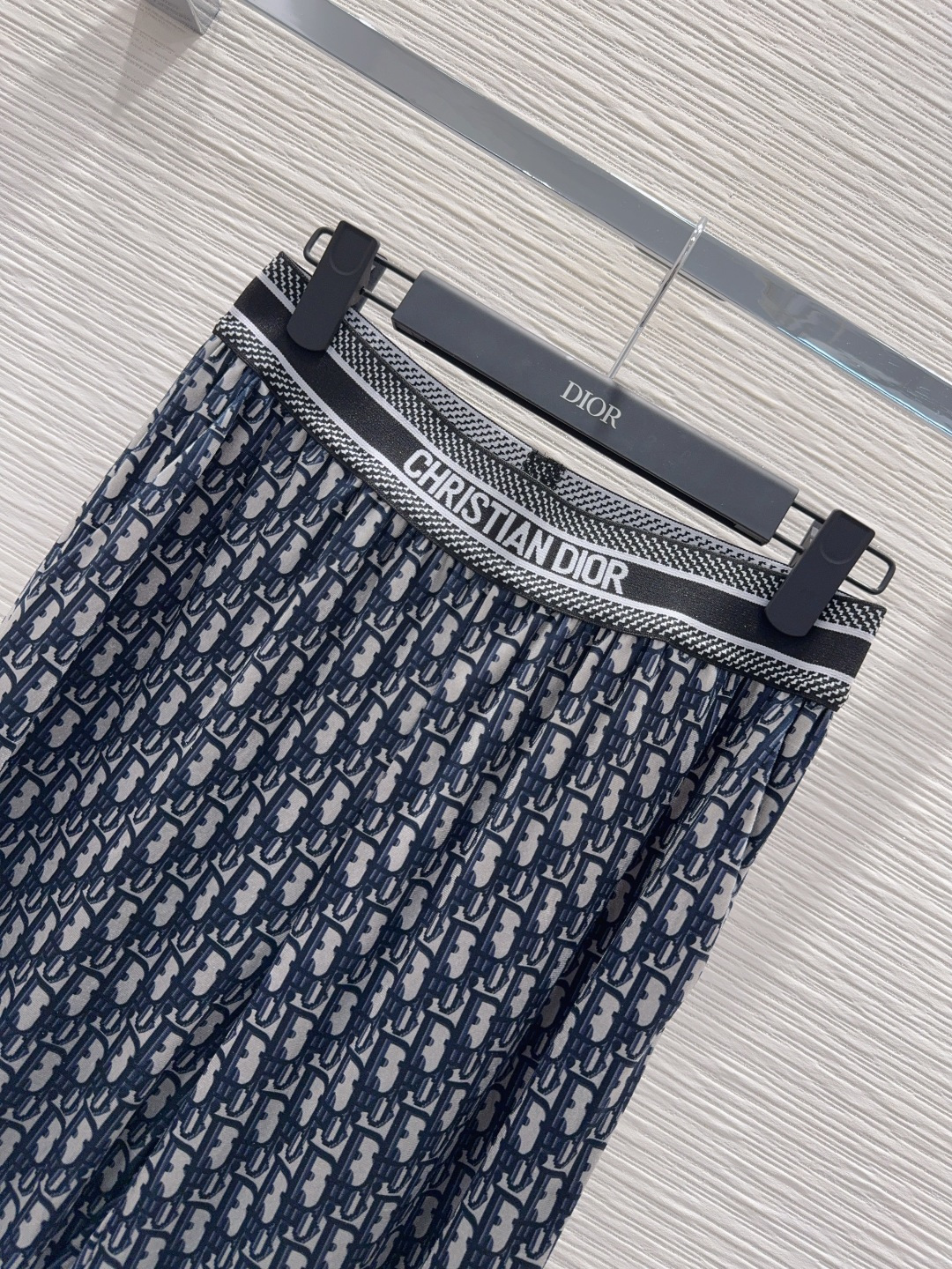 🛍️ Christian Dio* 👑2025FW新款丝绒长裤 不挑剔身形要求 上身特别赞！搭配的风格也