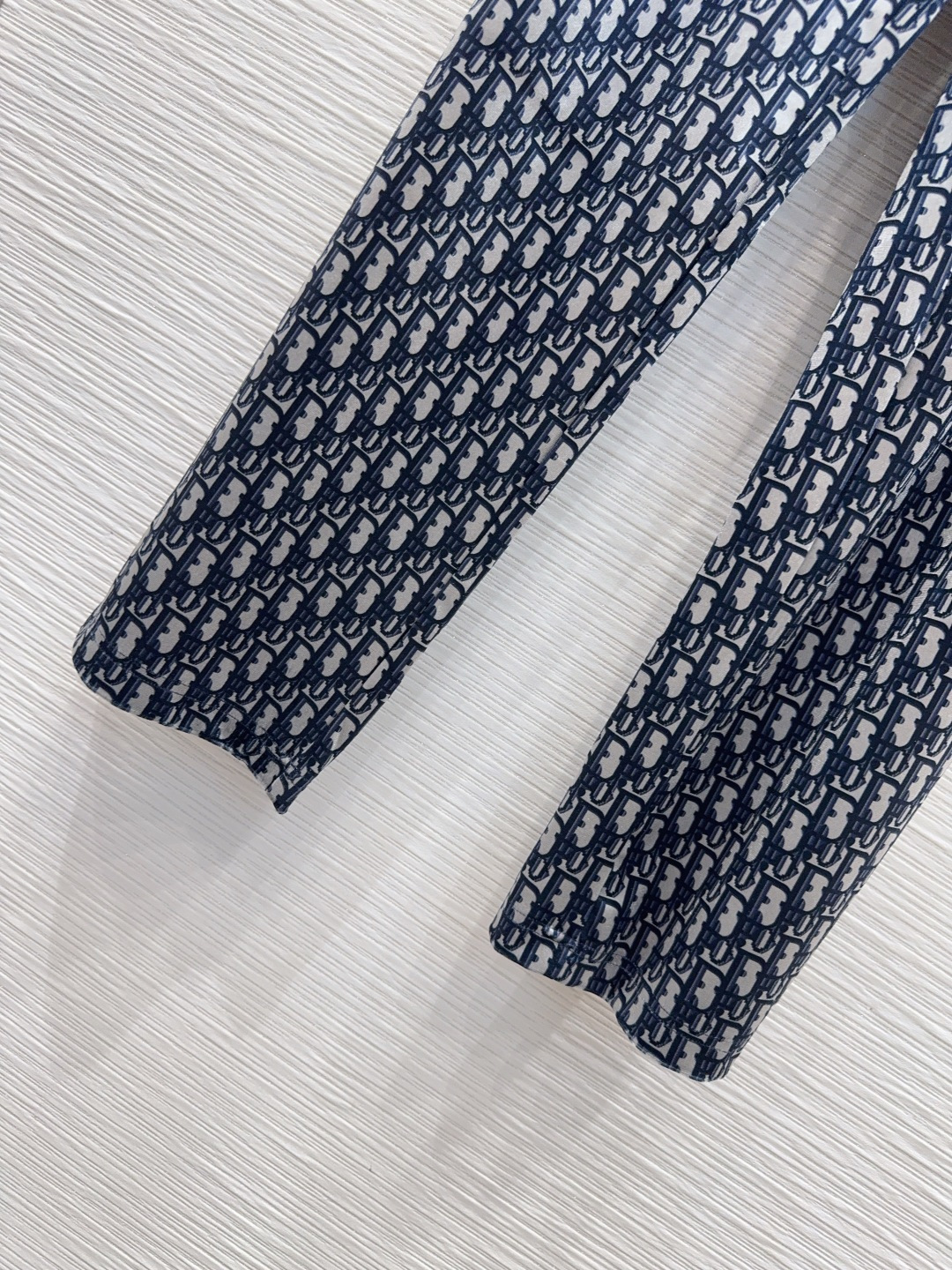 🛍️ Christian Dio* 👑2025FW新款丝绒长裤 不挑剔身形要求 上身特别赞！搭配的风格也