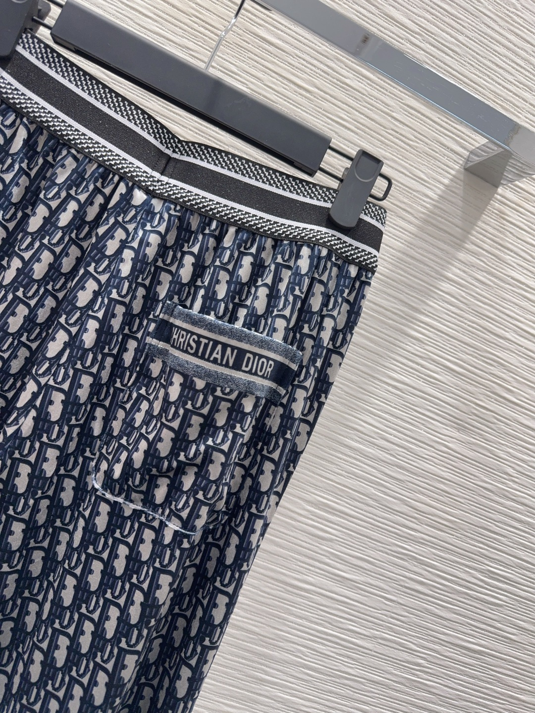 🛍️ Christian Dio* 👑2025FW新款丝绒长裤 不挑剔身形要求 上身特别赞！搭配的风格也