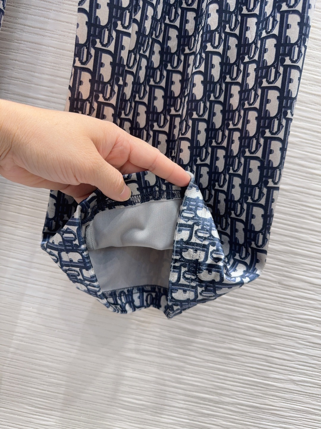 🛍️ Christian Dio* 👑2025FW新款丝绒长裤 不挑剔身形要求 上身特别赞！搭配的风格也