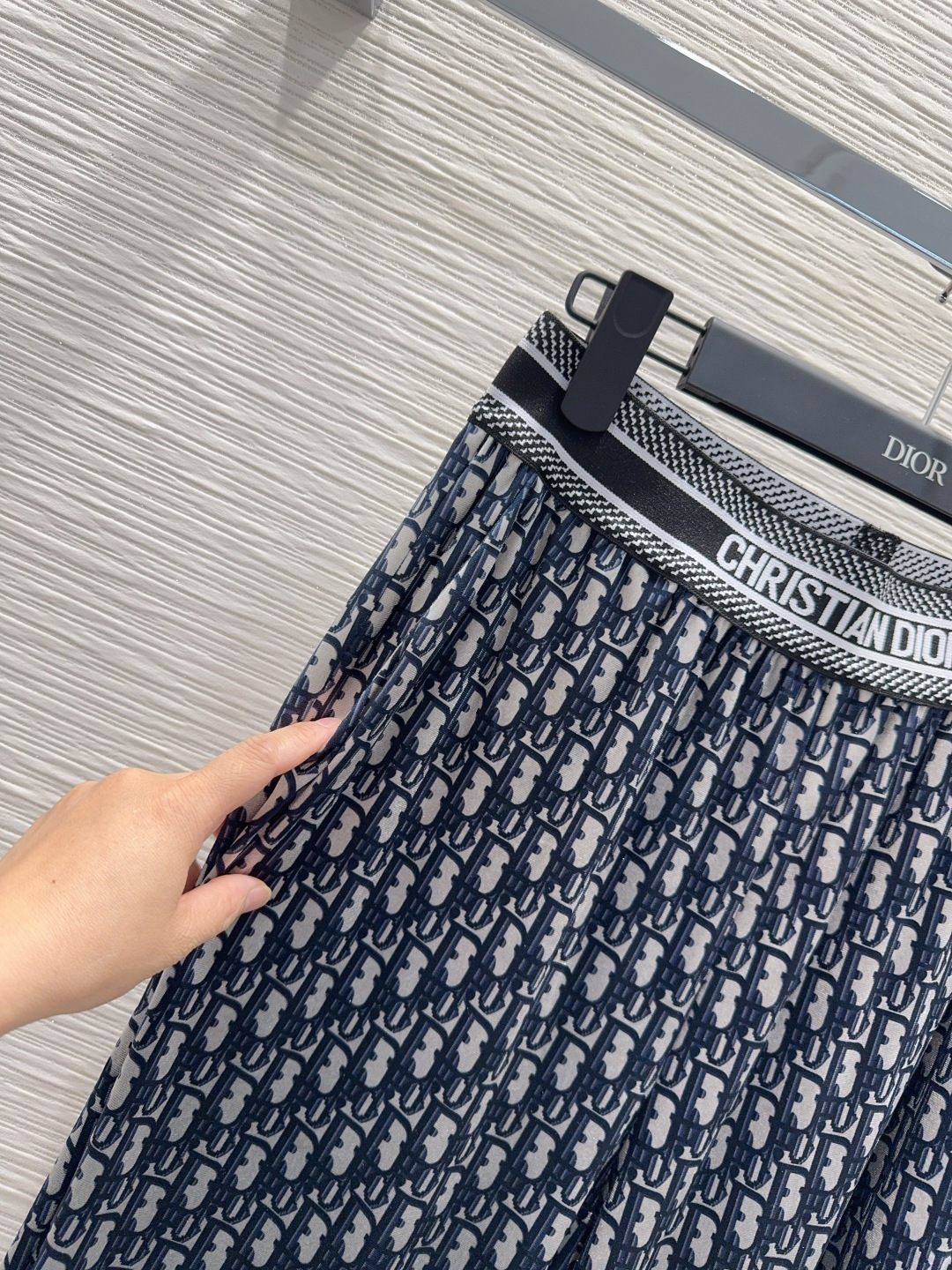 🛍️ Christian Dio* 👑2025FW新款丝绒长裤 不挑剔身形要求 上身特别赞！搭配的风格也