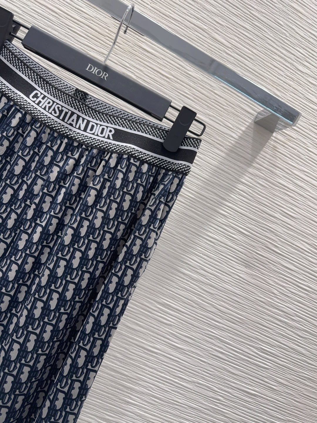 🛍️ Christian Dio* 👑2025FW新款丝绒长裤 不挑剔身形要求 上身特别赞！搭配的风格也