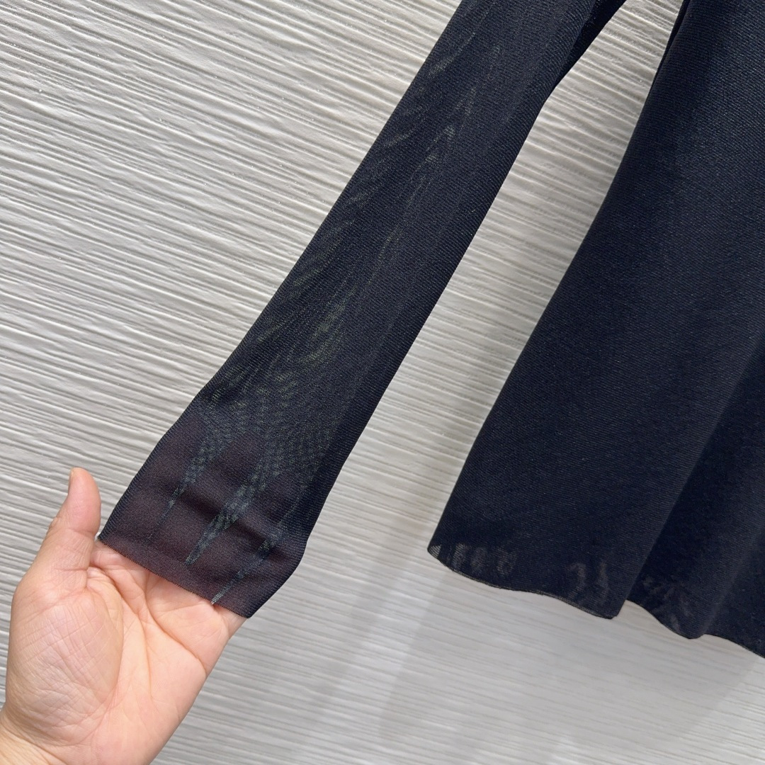 🛍️ Loe w*e 👑2025FW新款网纱打底衫 高级大气 柔软弹力很舒服 满满的穿搭高级感 半透视 