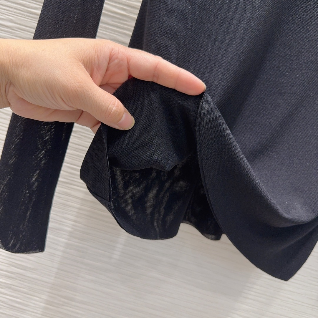 🛍️ Loe w*e 👑2025FW新款网纱打底衫 高级大气 柔软弹力很舒服 满满的穿搭高级感 半透视 