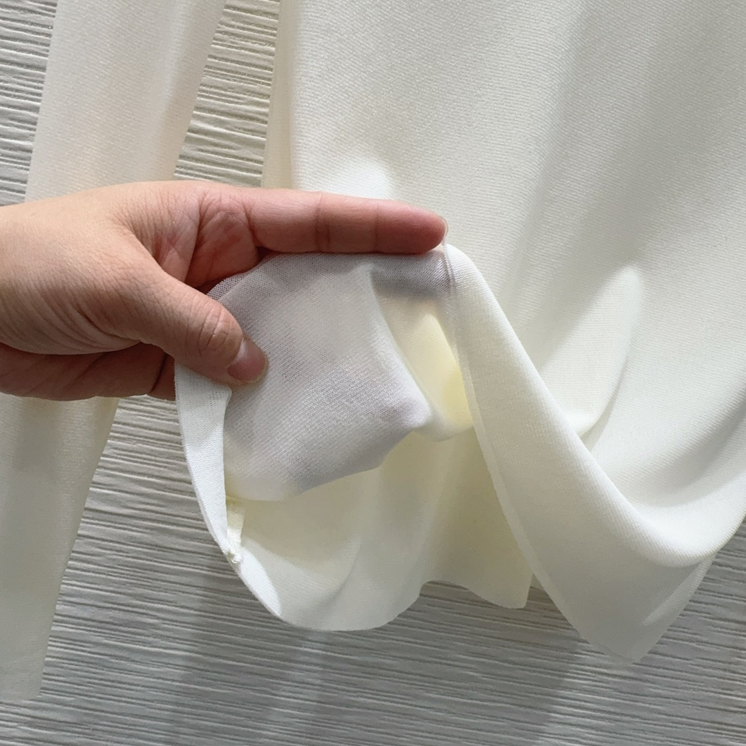 🛍️ Loe w*e 👑2025FW新款网纱打底衫 高级大气 柔软弹力很舒服 满满的穿搭高级感 半透视 