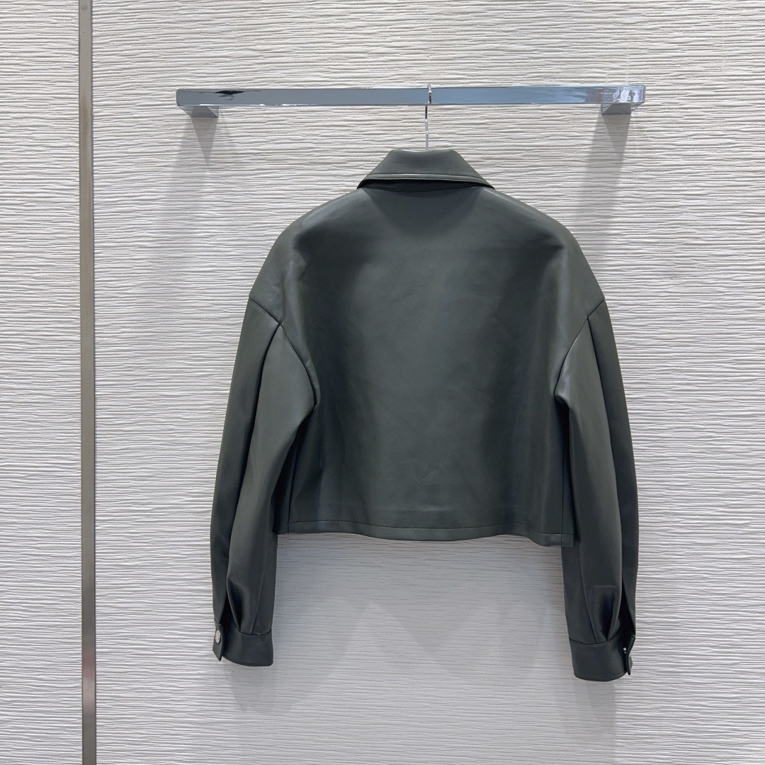 🛍️Prad*👑2025FW新款 100%PU蛋白皮 时尚帅气 高版出品！🖤很独特的品味与个性经典款版型