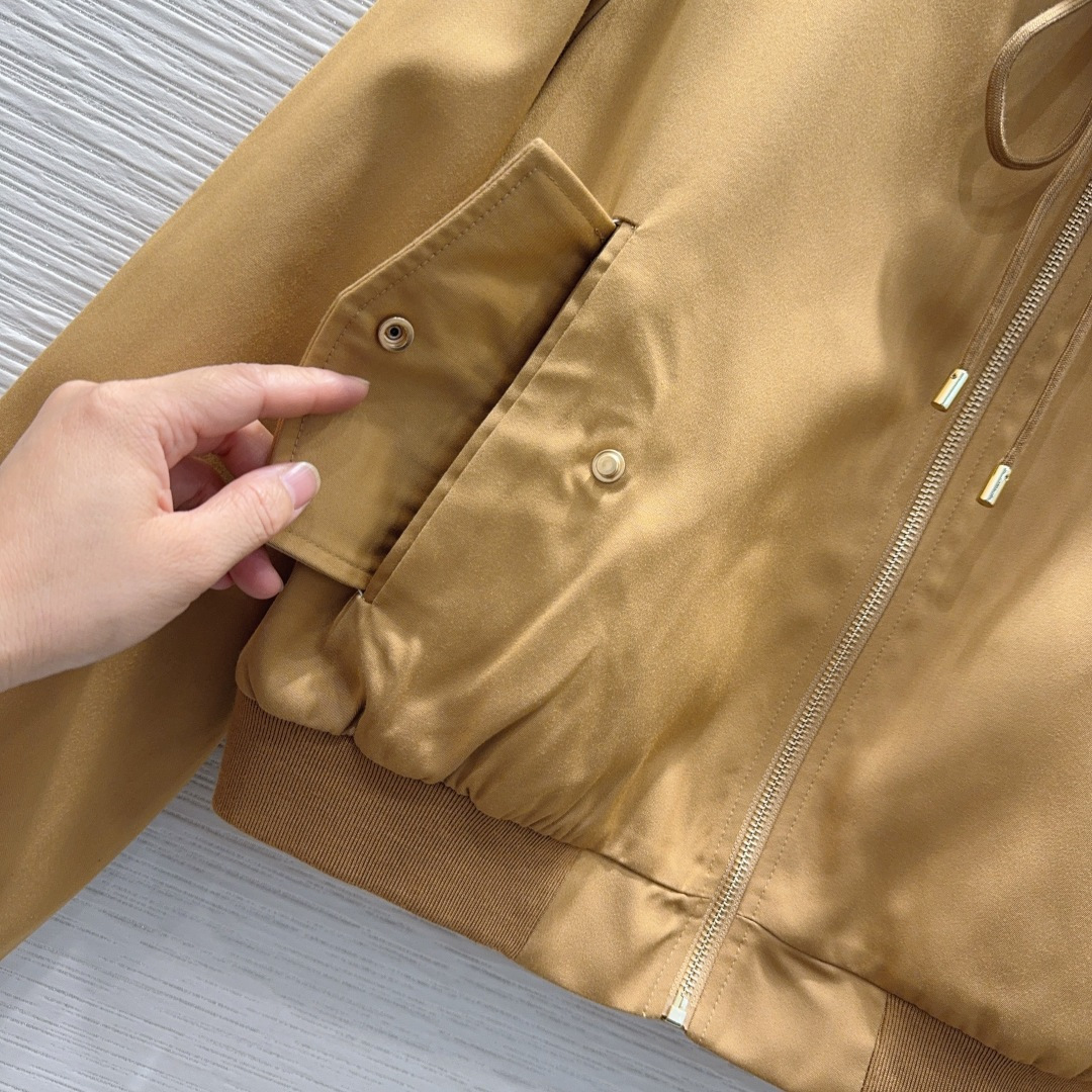 🛍️Louis Vuitto*👑2025FW最新时尚外套 经典又有型 自带气场 面料质感很奈斯 时髦又高