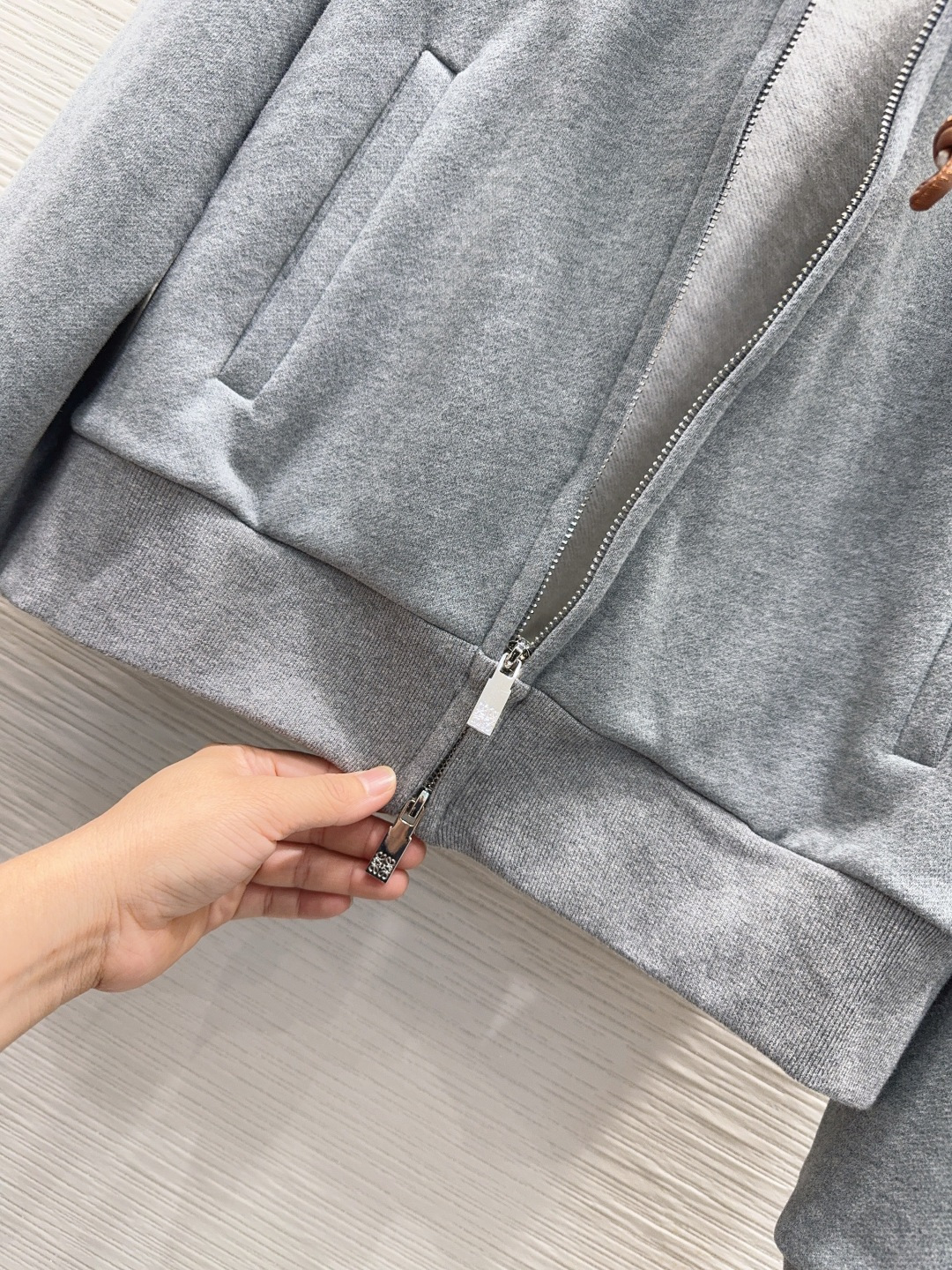 🛍️Loe w*e👑2025FW新款休闲外套 高版出品！干净利落的剪裁 细节在线 设计简约又不失时髦感 