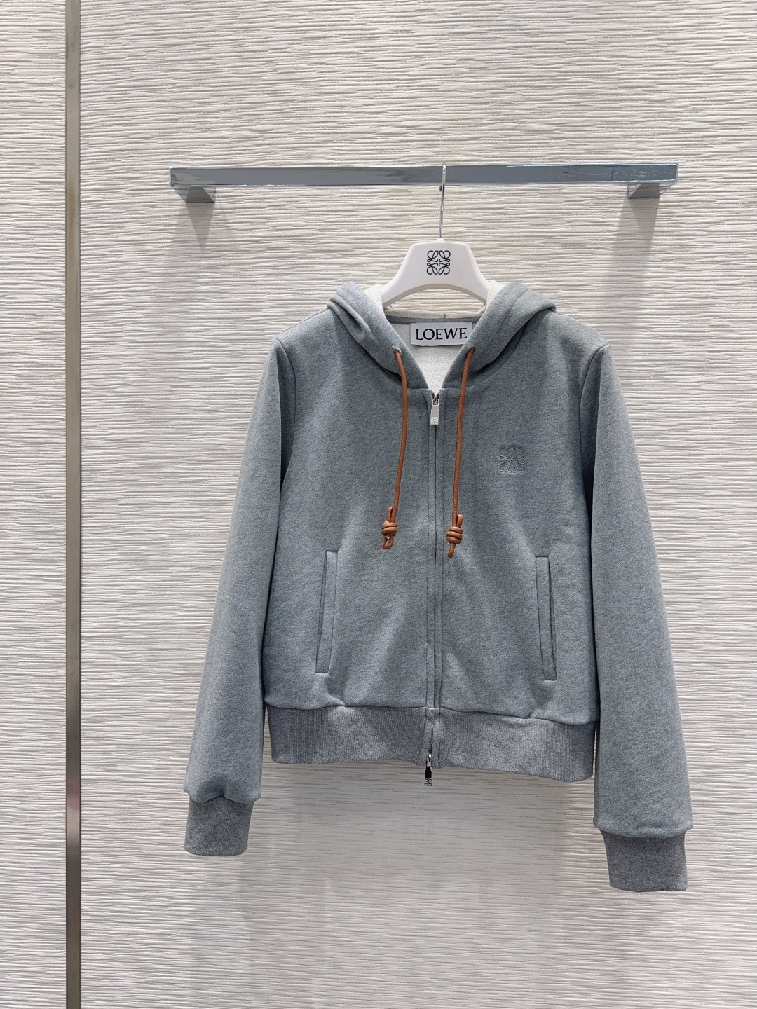 🛍️Loe w*e👑2025FW新款休闲外套 高版出品！干净利落的剪裁 细节在线 设计简约又不失时髦感 